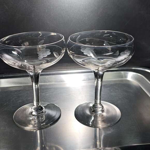 2 Vintage Etched Grapevine Champagne Coupes 4.75" Clear Glass Sherbet Glasses - Picture 1 of 6